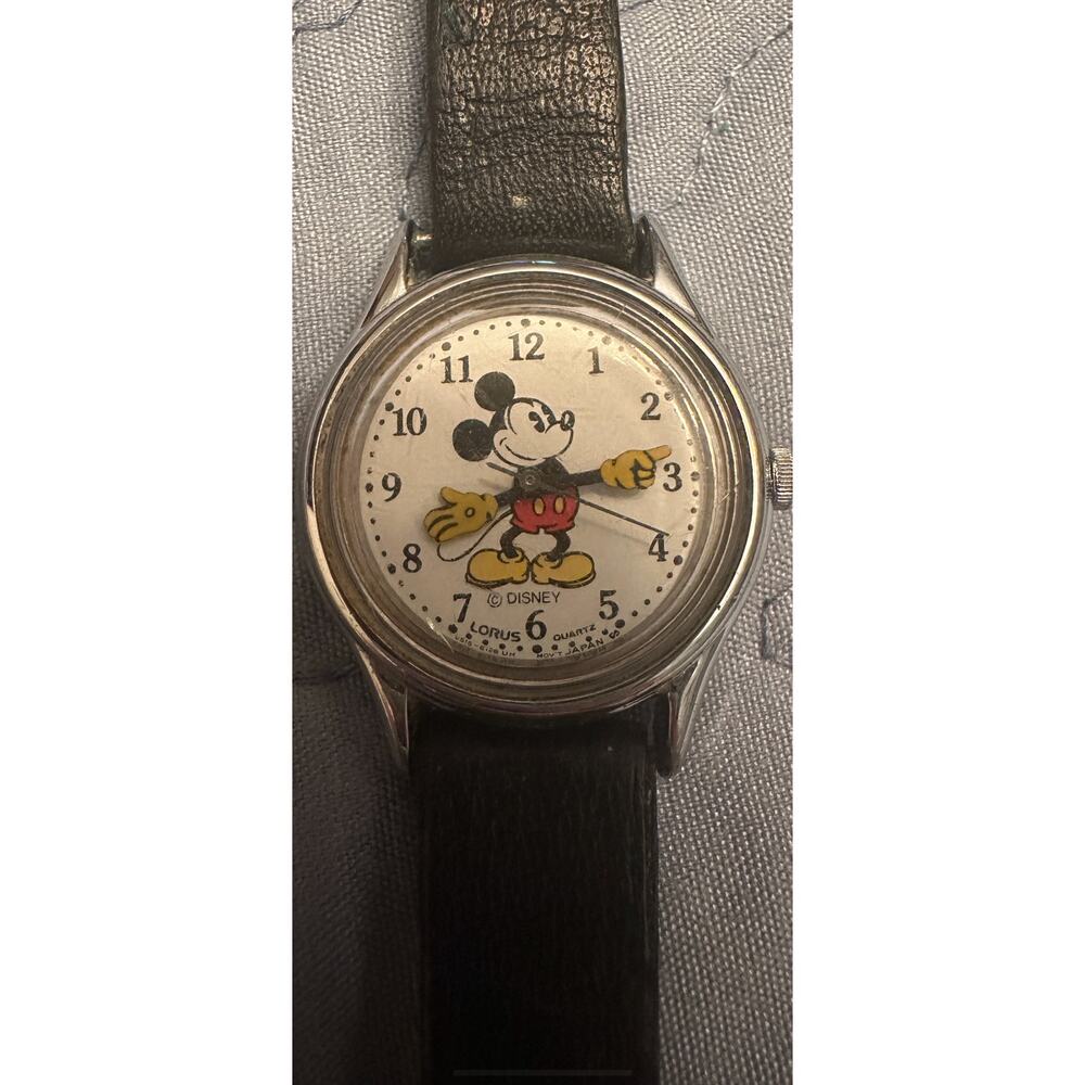 Vintage 90’s Lorus Pointing Mickey Mouse Quartz Watch Wristwatch Retro Women’s